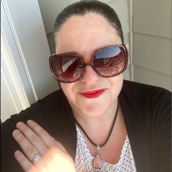 Meet your Posher, Danielle - Picture 8 of 16